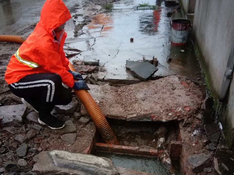 任县专业清理污水池 炜誉市政以规范流程守护城市 “肠道”