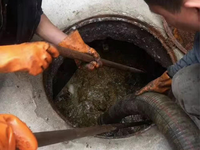 任县清理化粪池时如何避免沼气的危害?